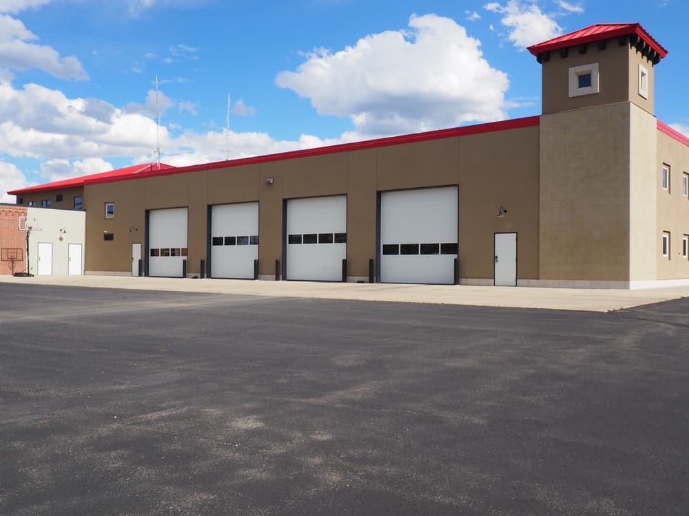 commercial-garage-door-in-a-commercial-area