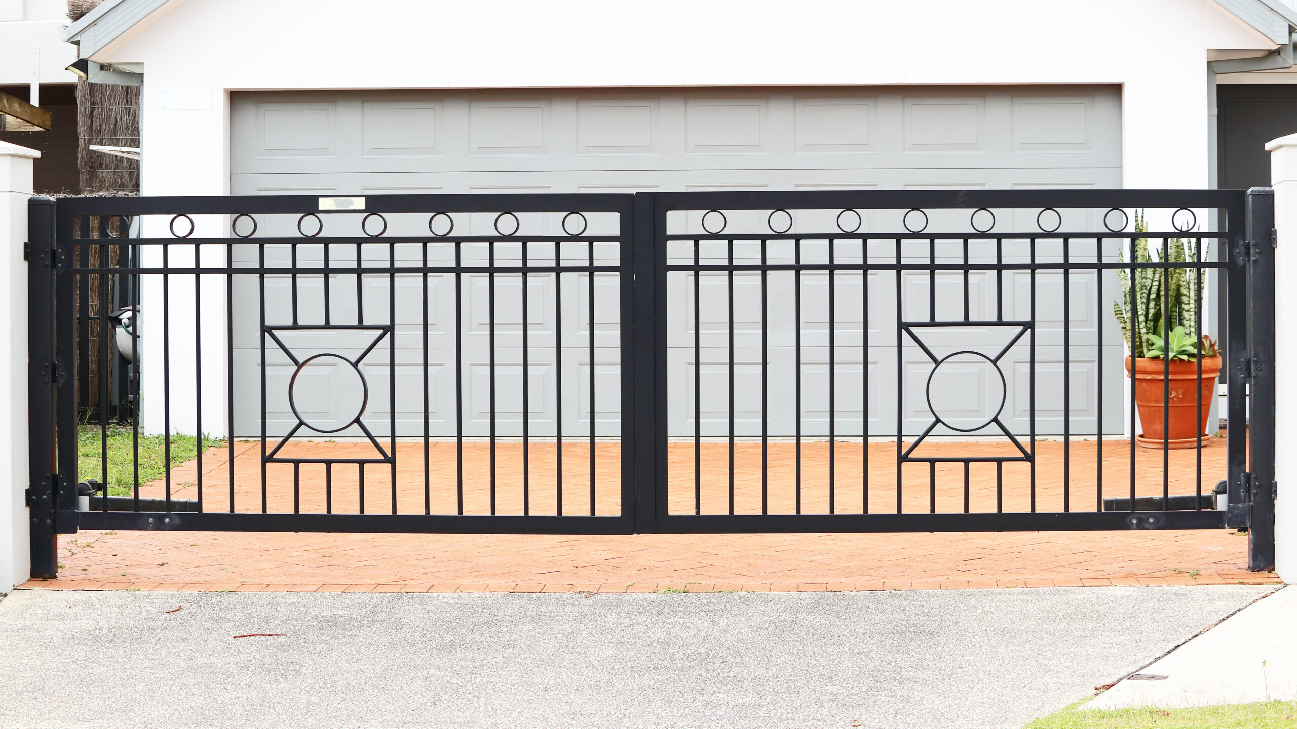 Swing Driveway Gate Residential Area
