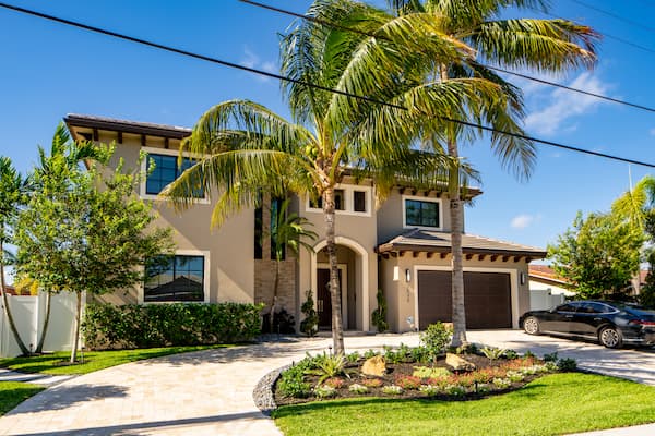 Modern-home-driveway-with-garage-door